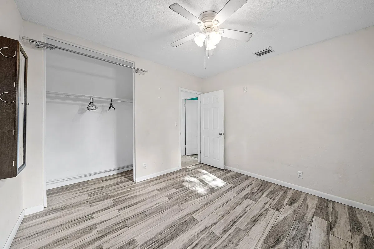 Residence photo 16