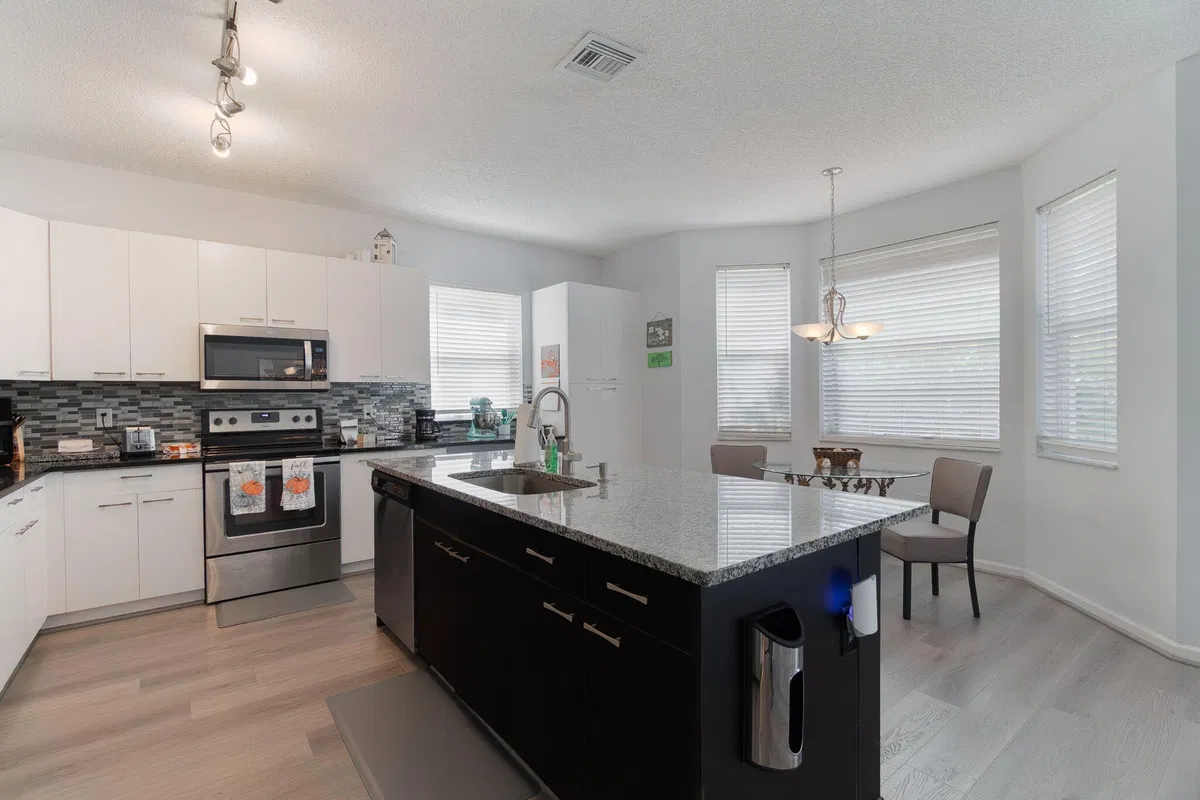  Residence photo 34