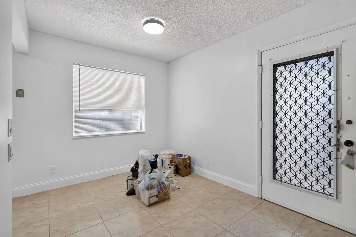 Unit 318 photo 7