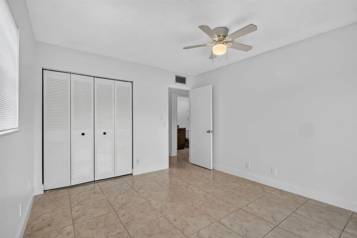 Unit 318 photo 19