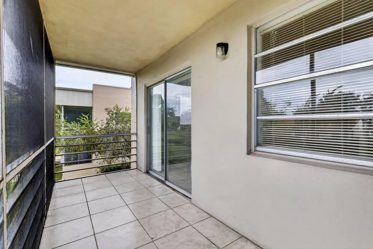 Unit 318 photo 22