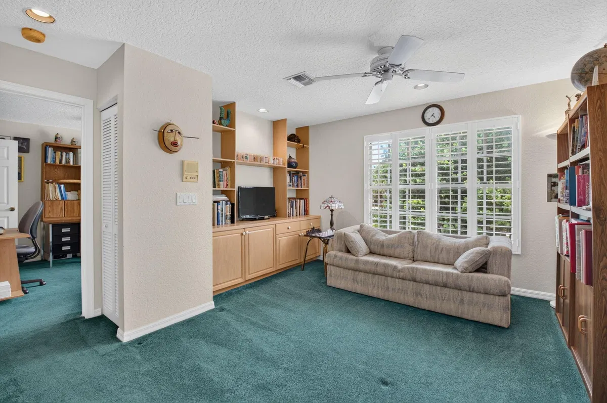Residence photo 25