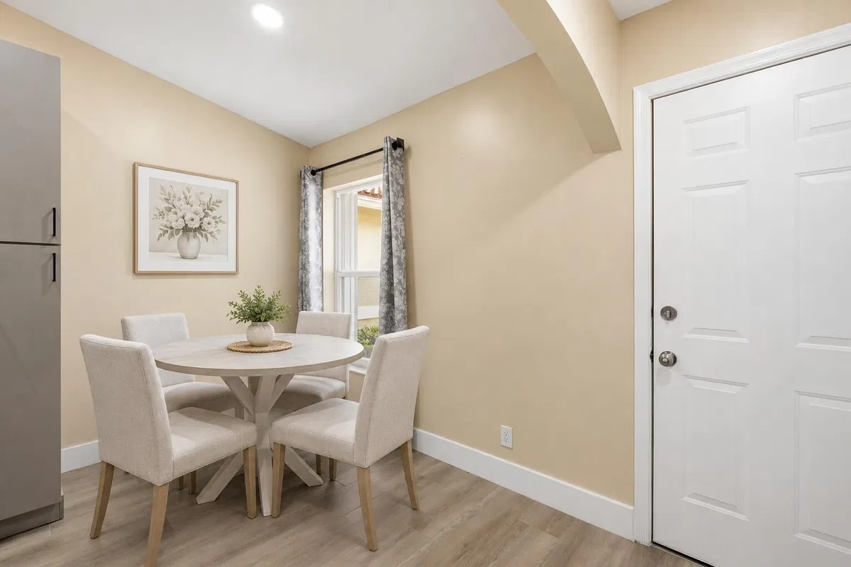Residence photo 16