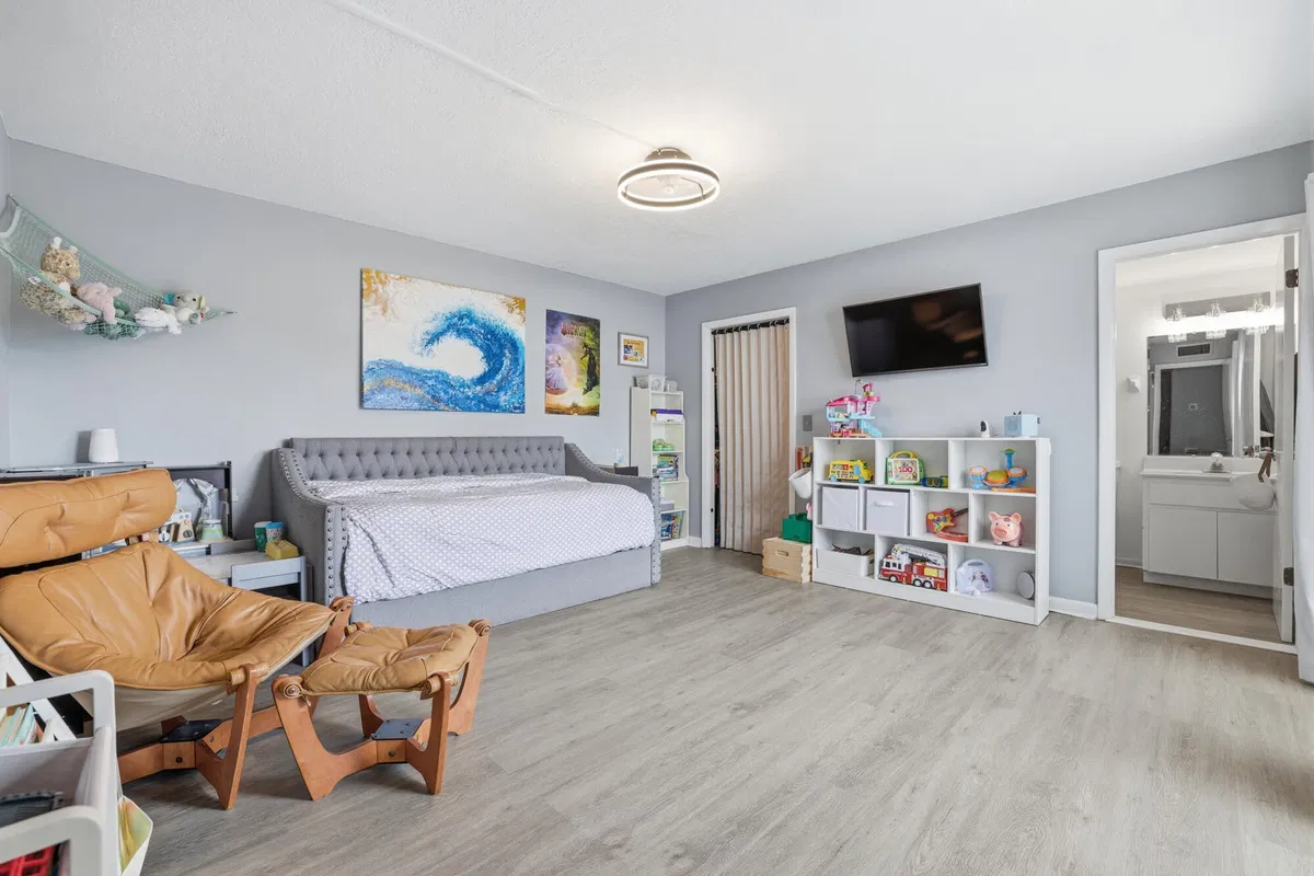 Residence photo 19