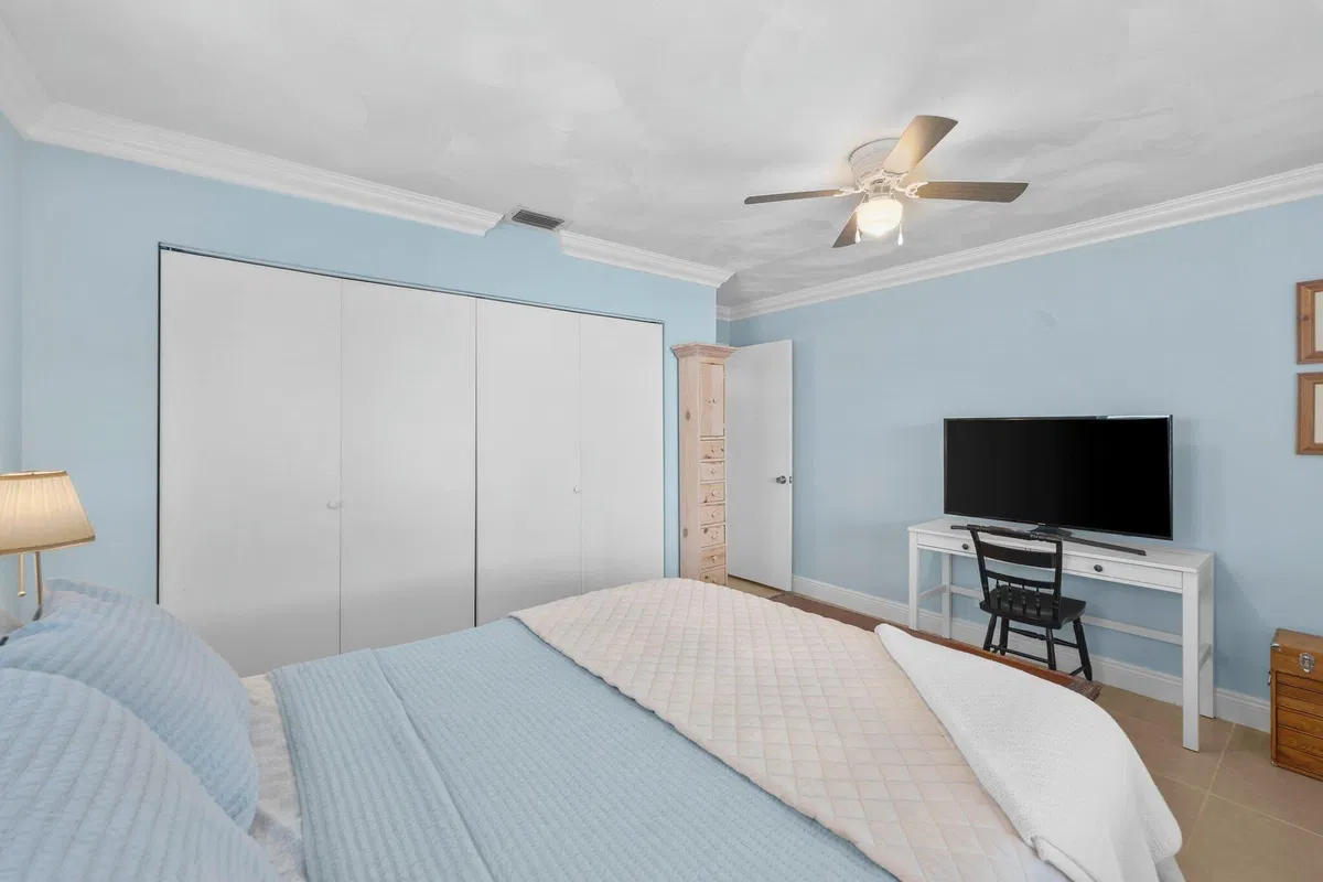 Residence photo 25