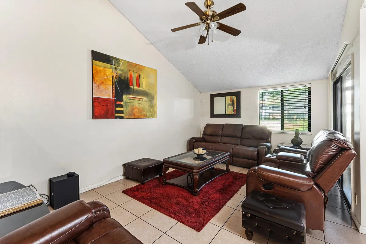  Residence photo 16