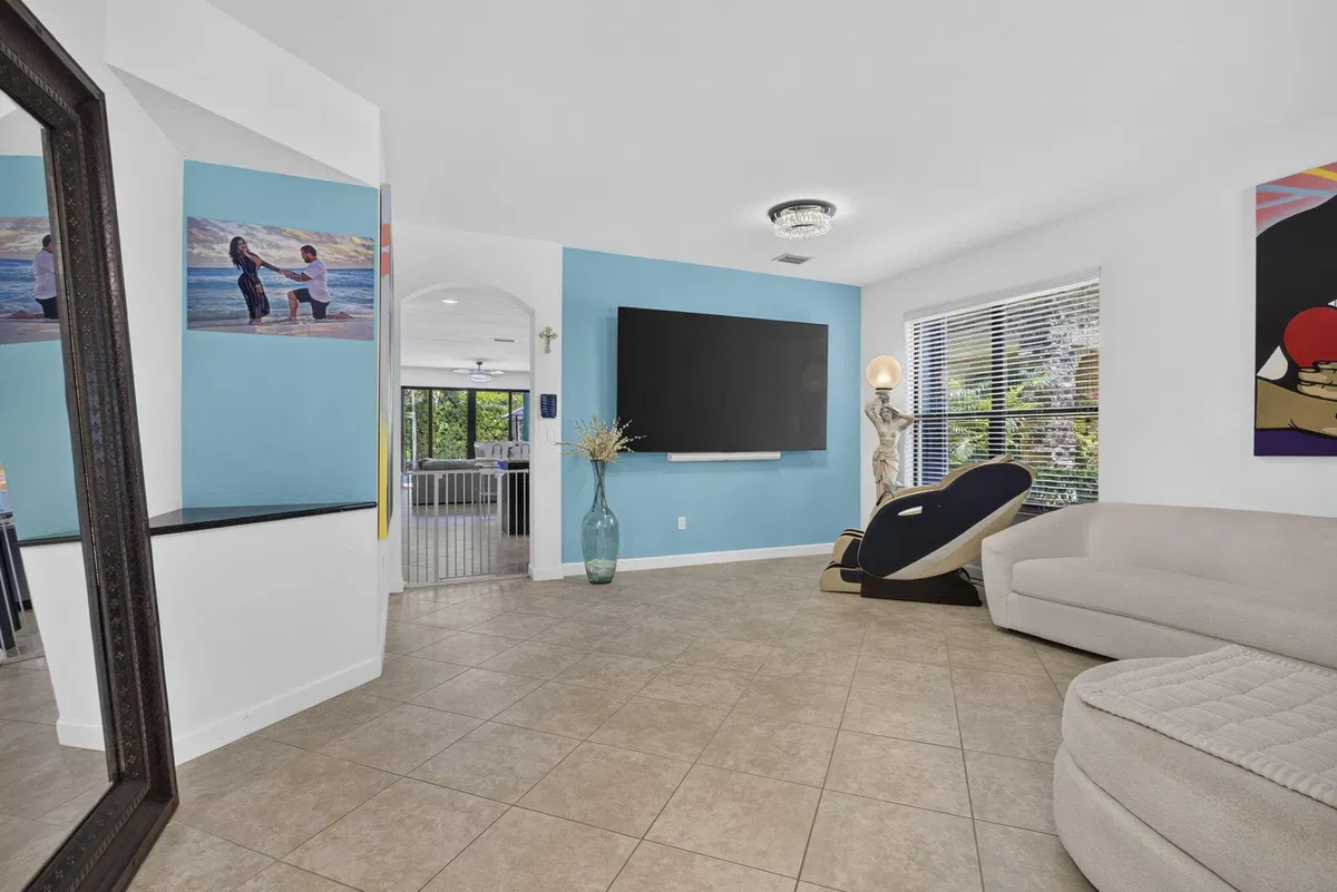 Residence photo 19