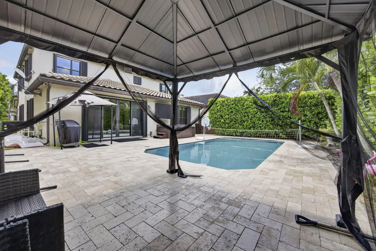 Residence photo 52