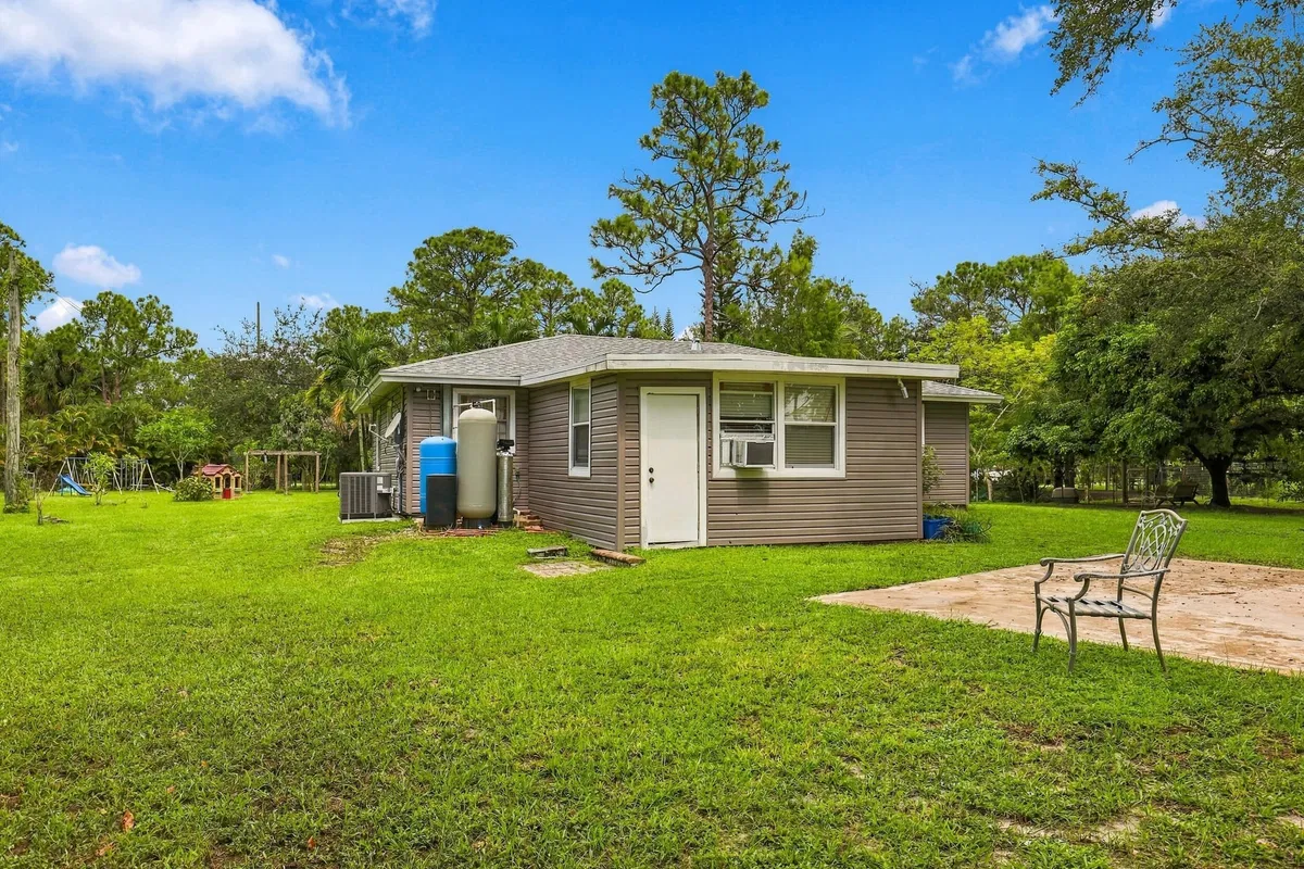 Residence photo 16