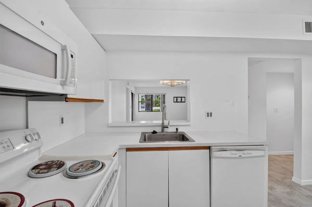 Unit 104 photo 19