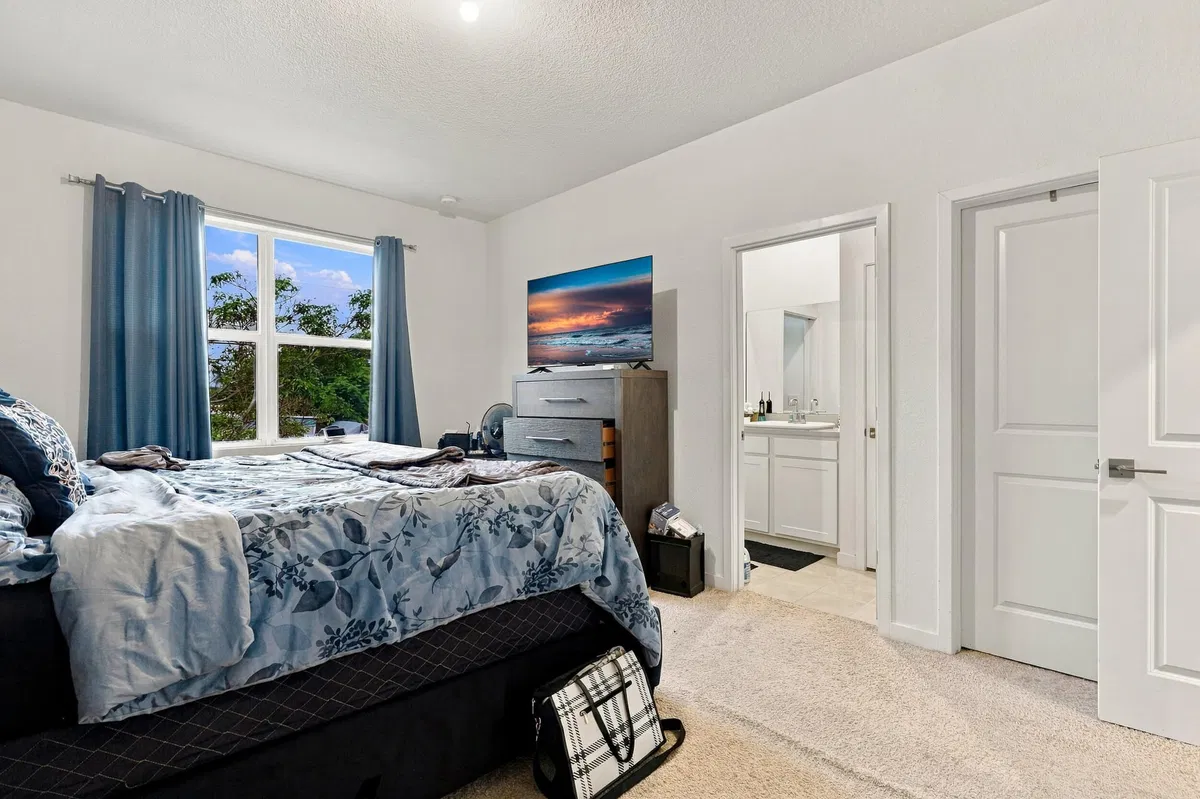 Residence photo 22