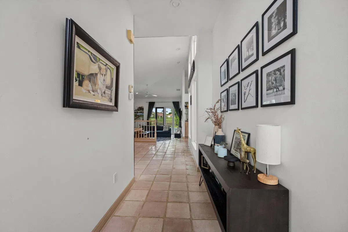 Residence photo 4