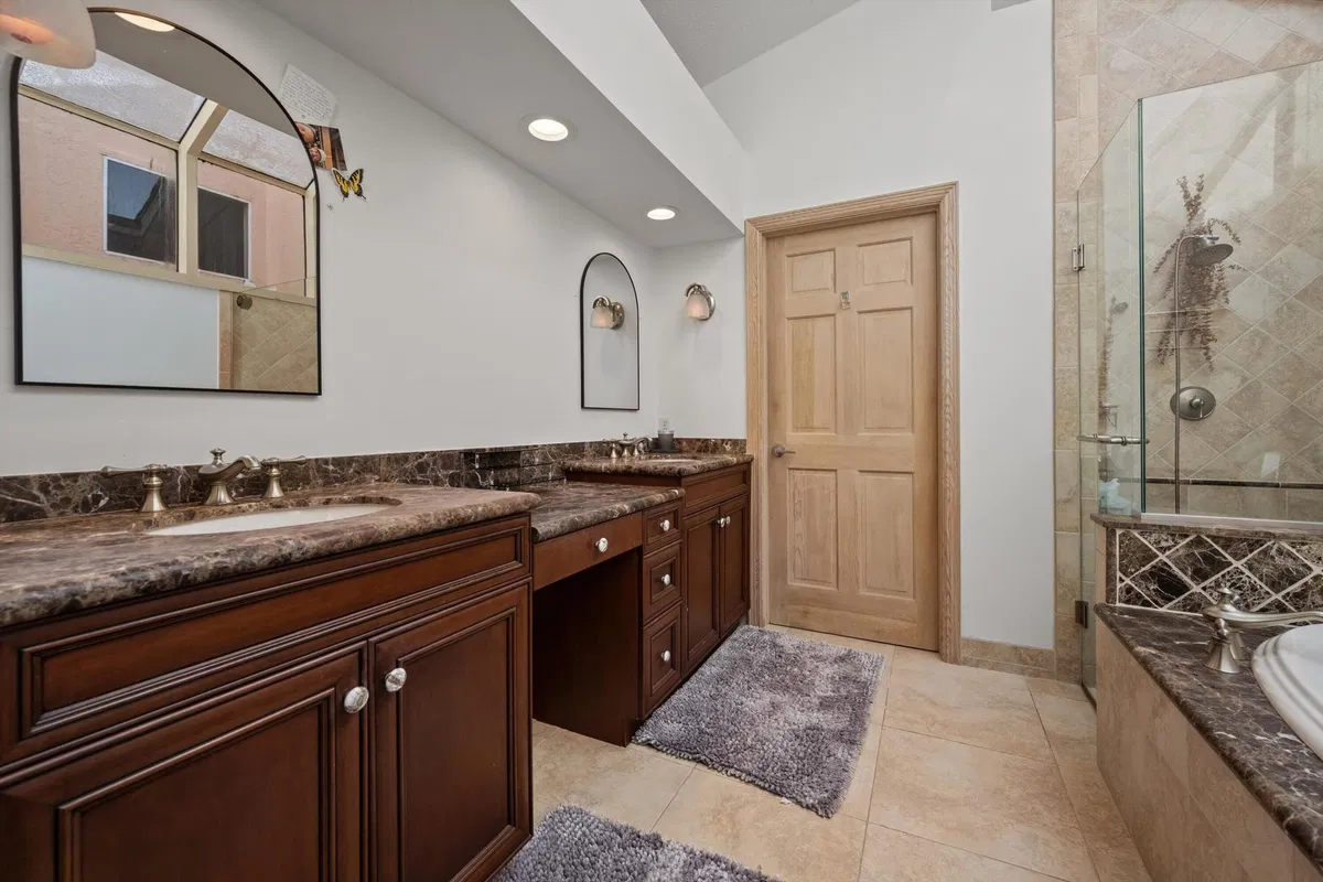 Residence photo 19