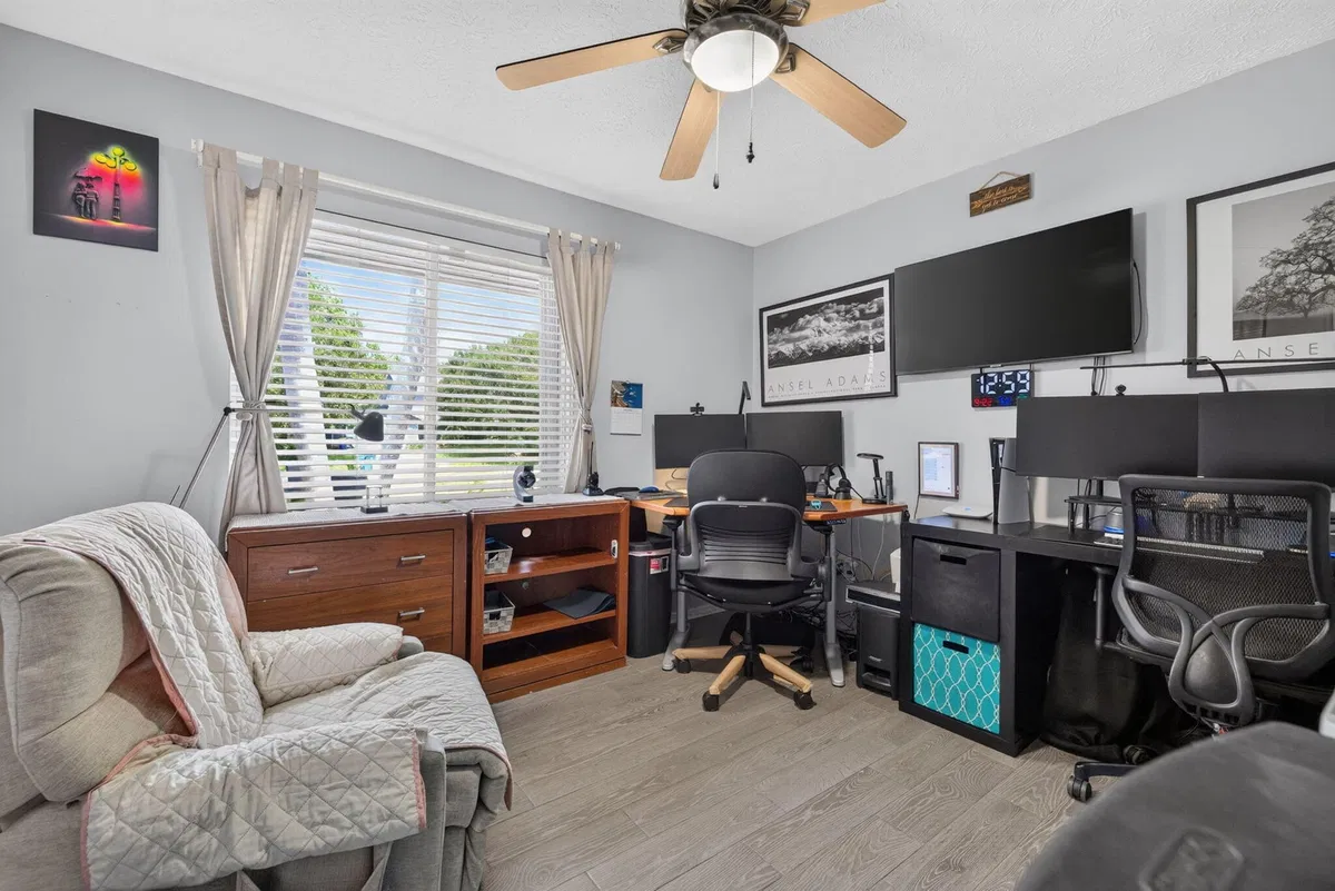 Residence photo 25