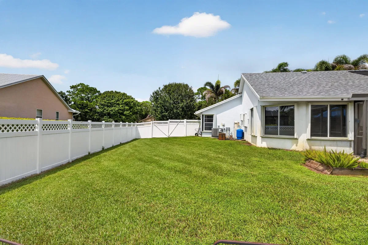 Residence photo 61