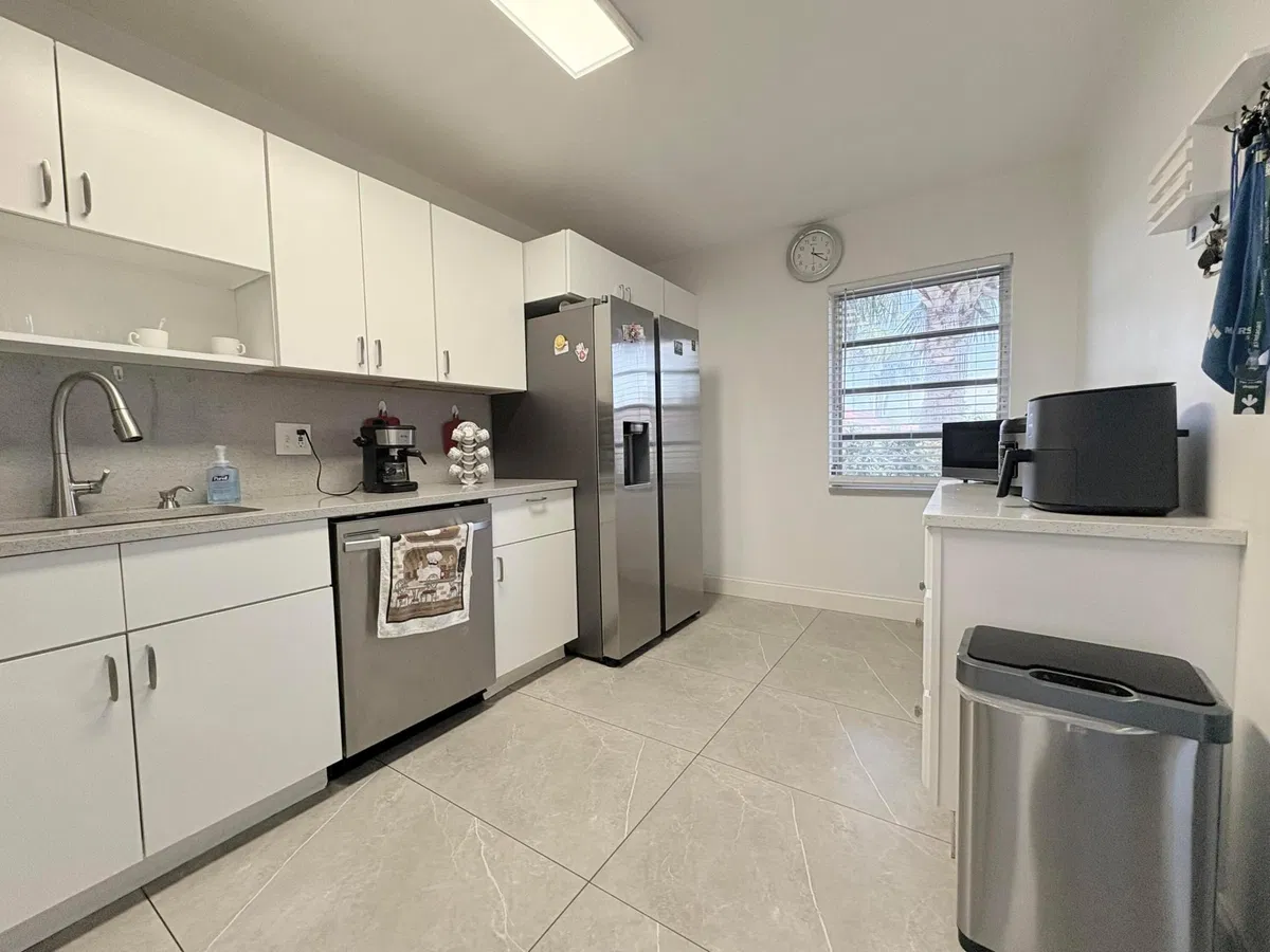 Unit 121 photo 10