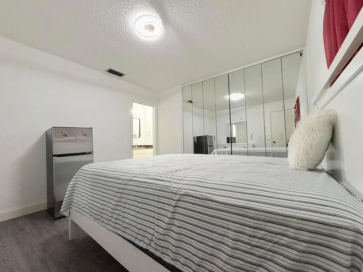 Unit 121 photo 16