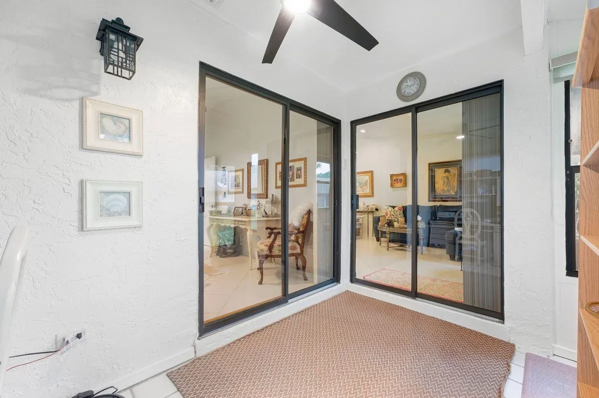 Residence photo 25
