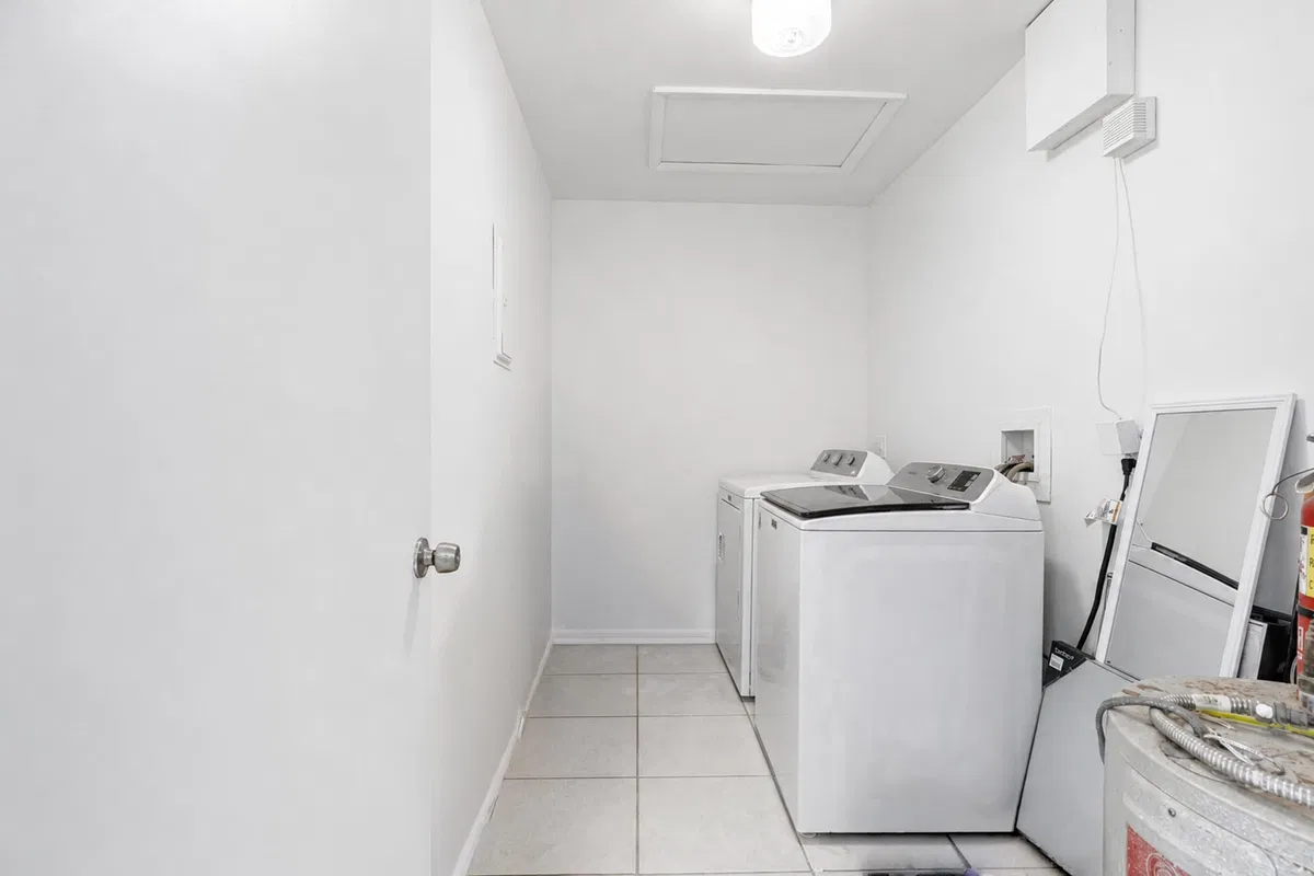Residence photo 16