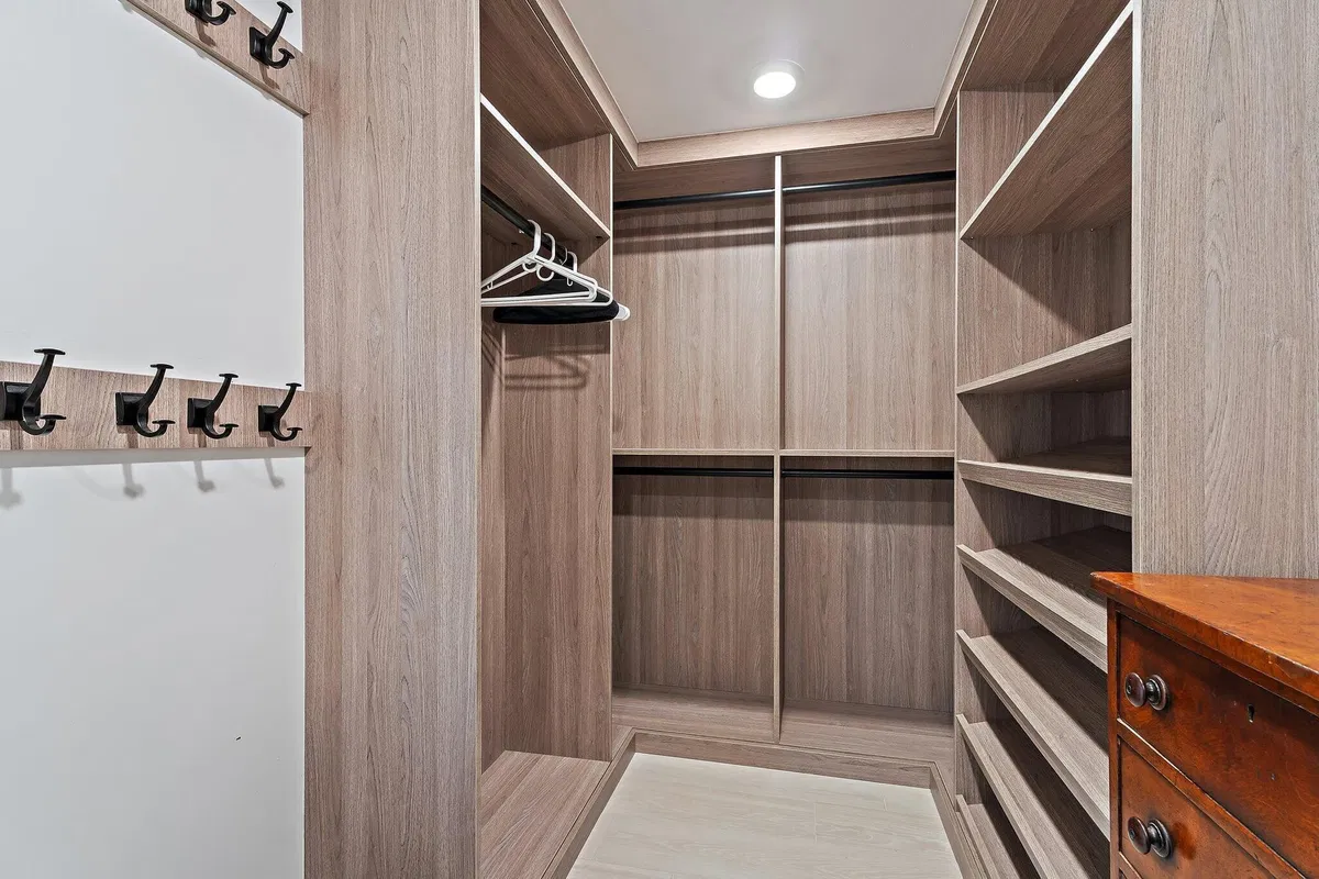 Unit 105 photo 16