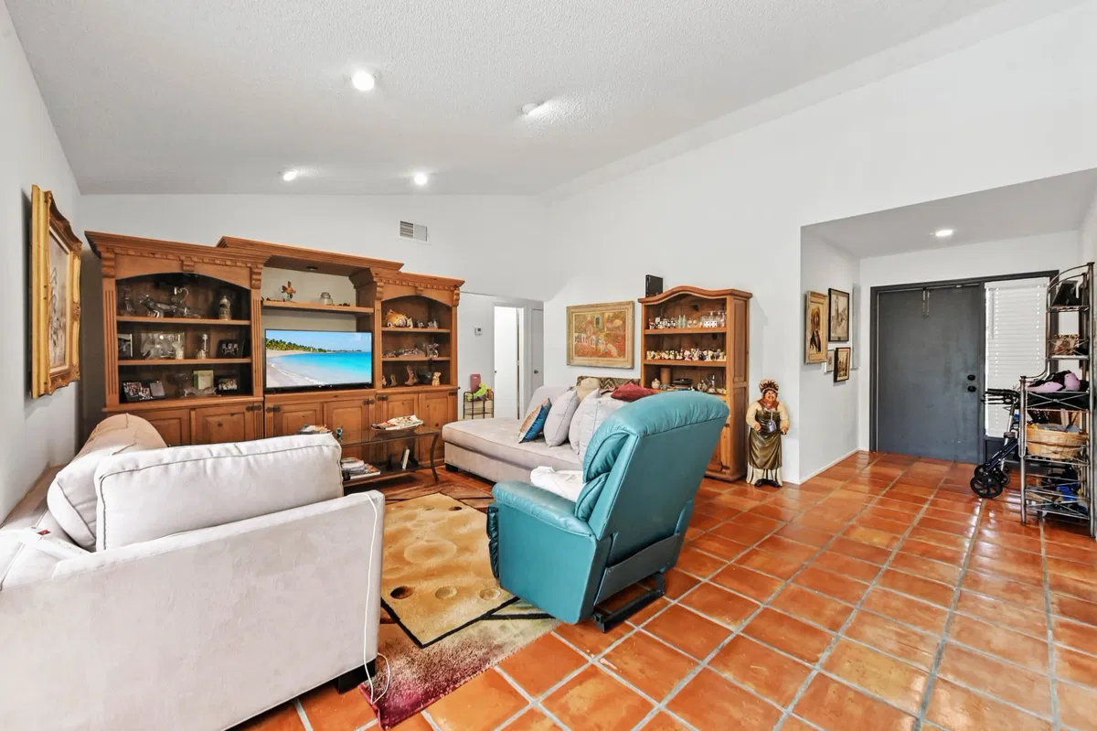 Residence photo 4