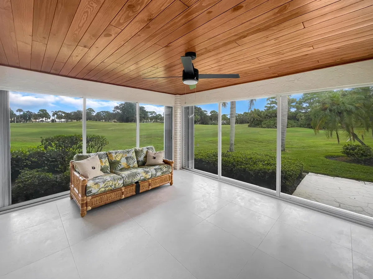 Monarch Country Club Residence photo 25