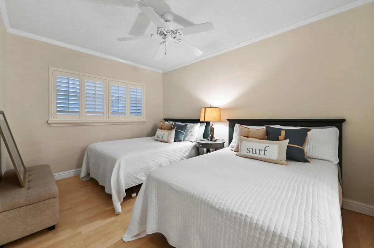 Unit 413 photo 13