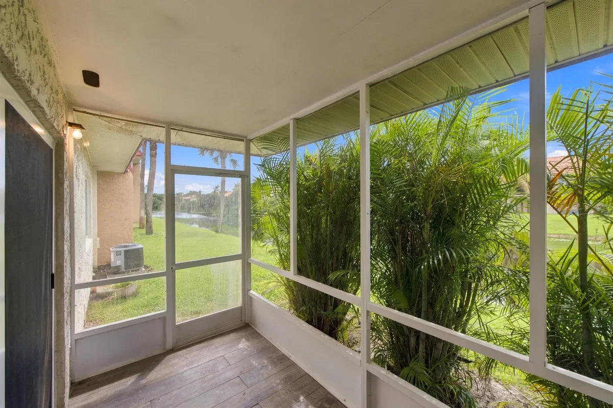 Residence photo 22