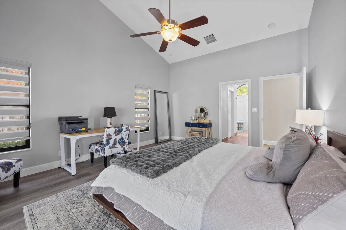 Residence photo 16