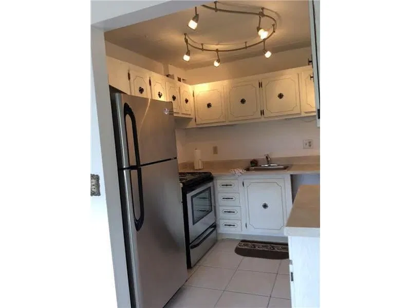 Unit 107 photo 4