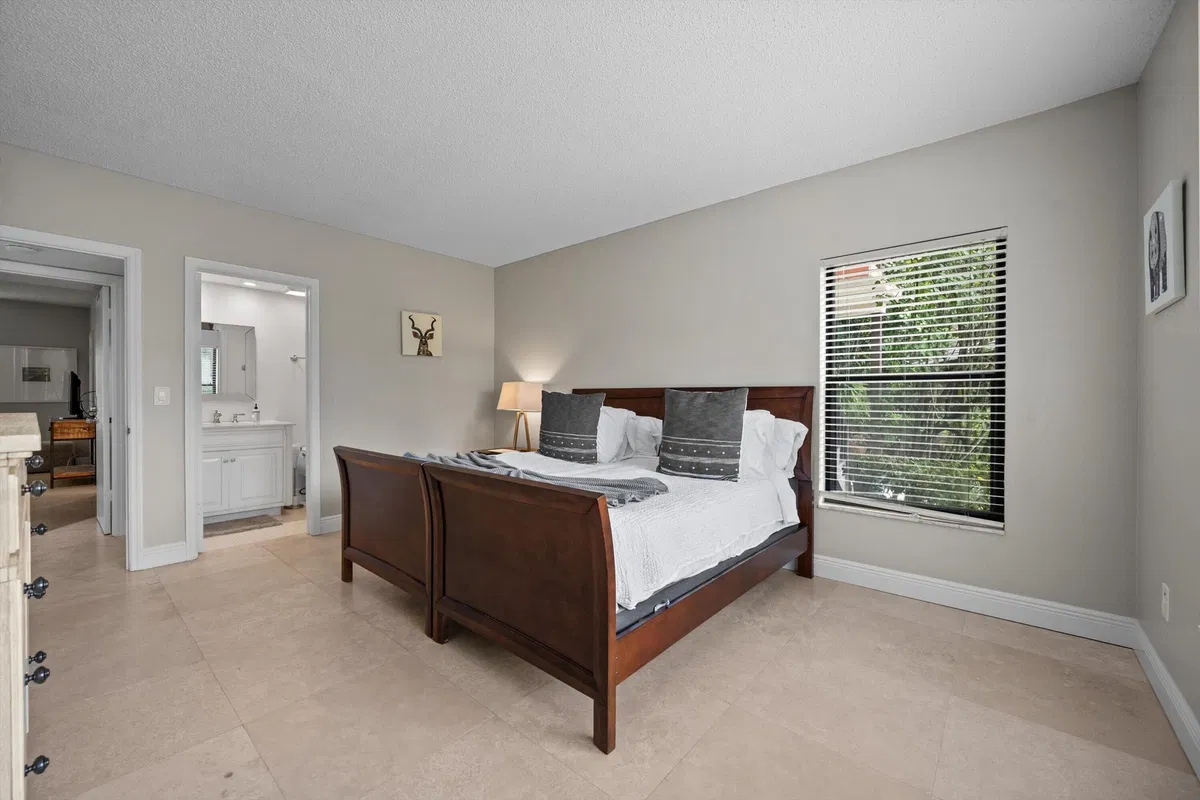  Residence photo 25