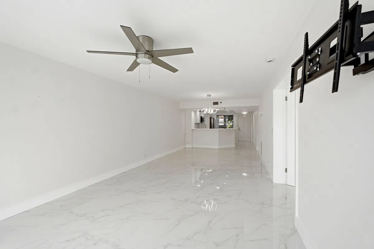 Unit 105 photo 7
