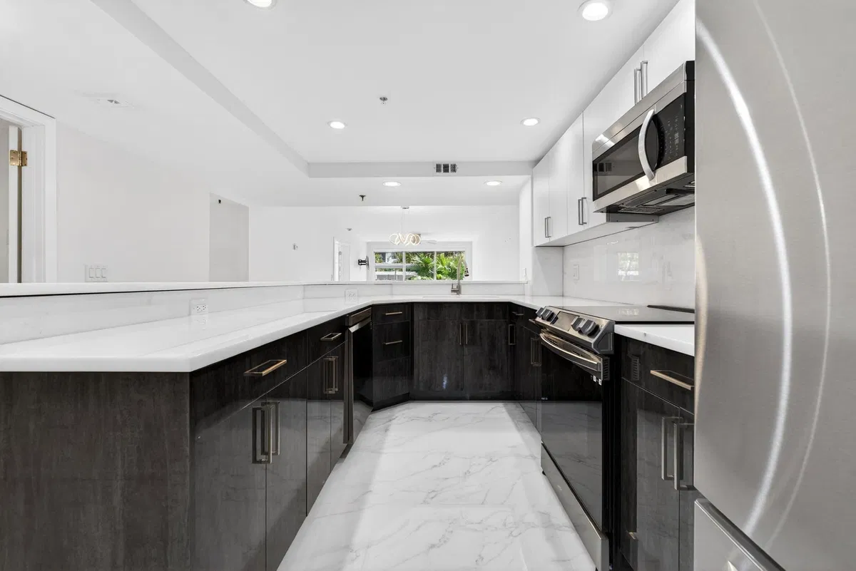 Unit 105 photo 19
