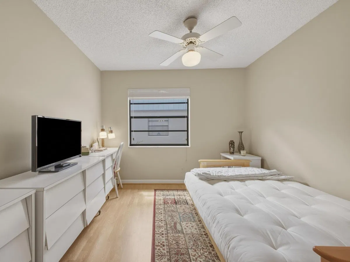  Residence photo 16