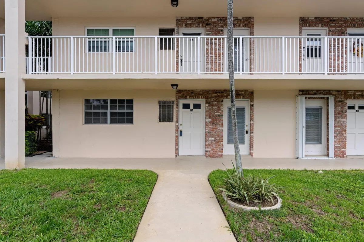 Unit D112 photo 19