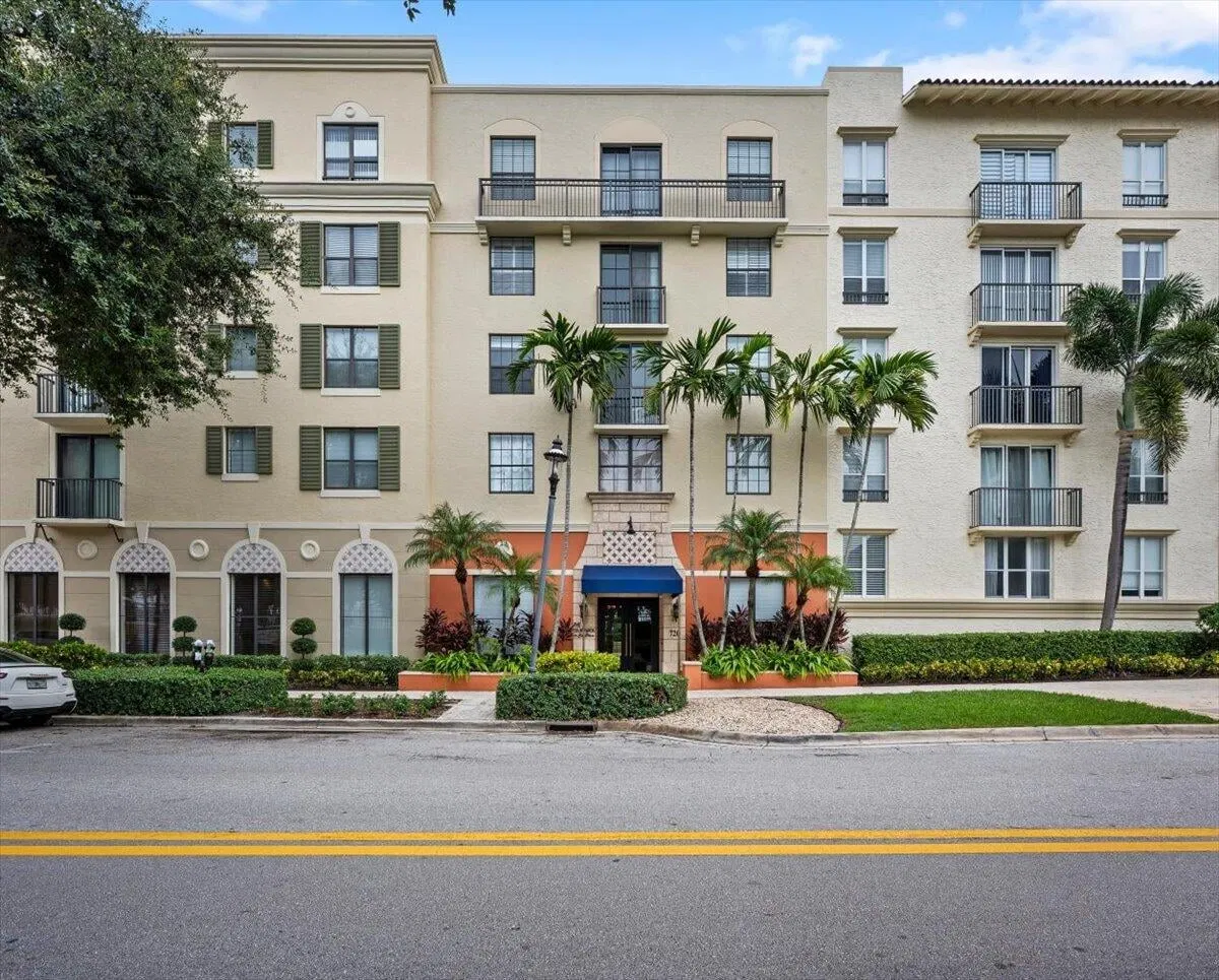 Courtyards in Cityplace Unit 204
