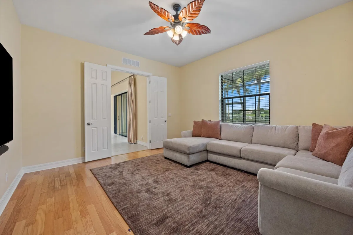 Residence photo 25