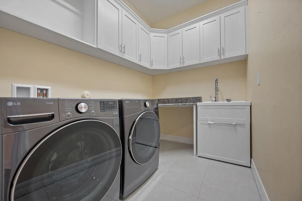 Residence photo 28