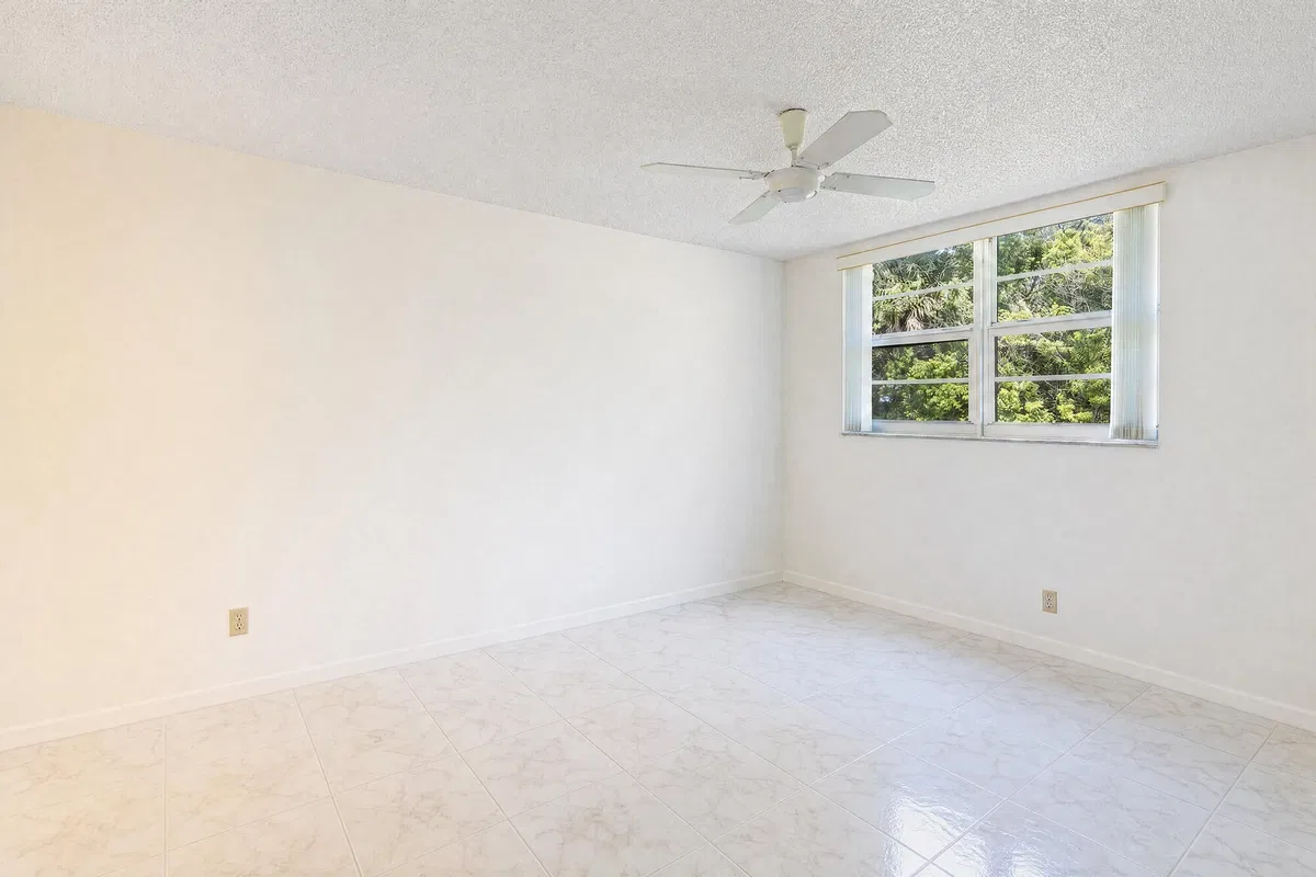 Unit Apt 107 photo 4
