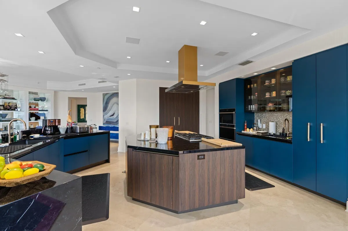 One Watermark Place Unit 204 photo 10