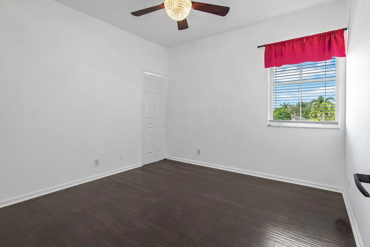 Residence photo 34