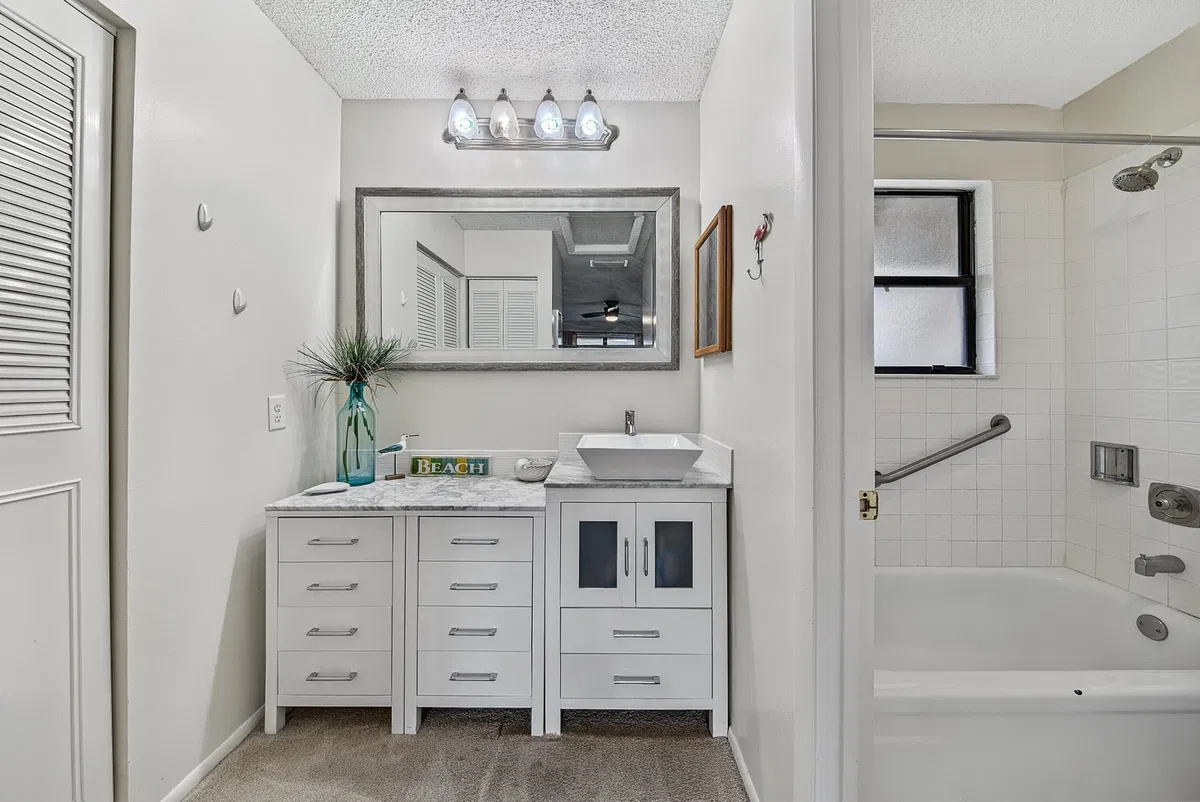 Residence photo 25