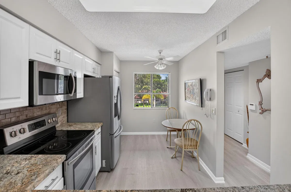 Unit 307 photo 13
