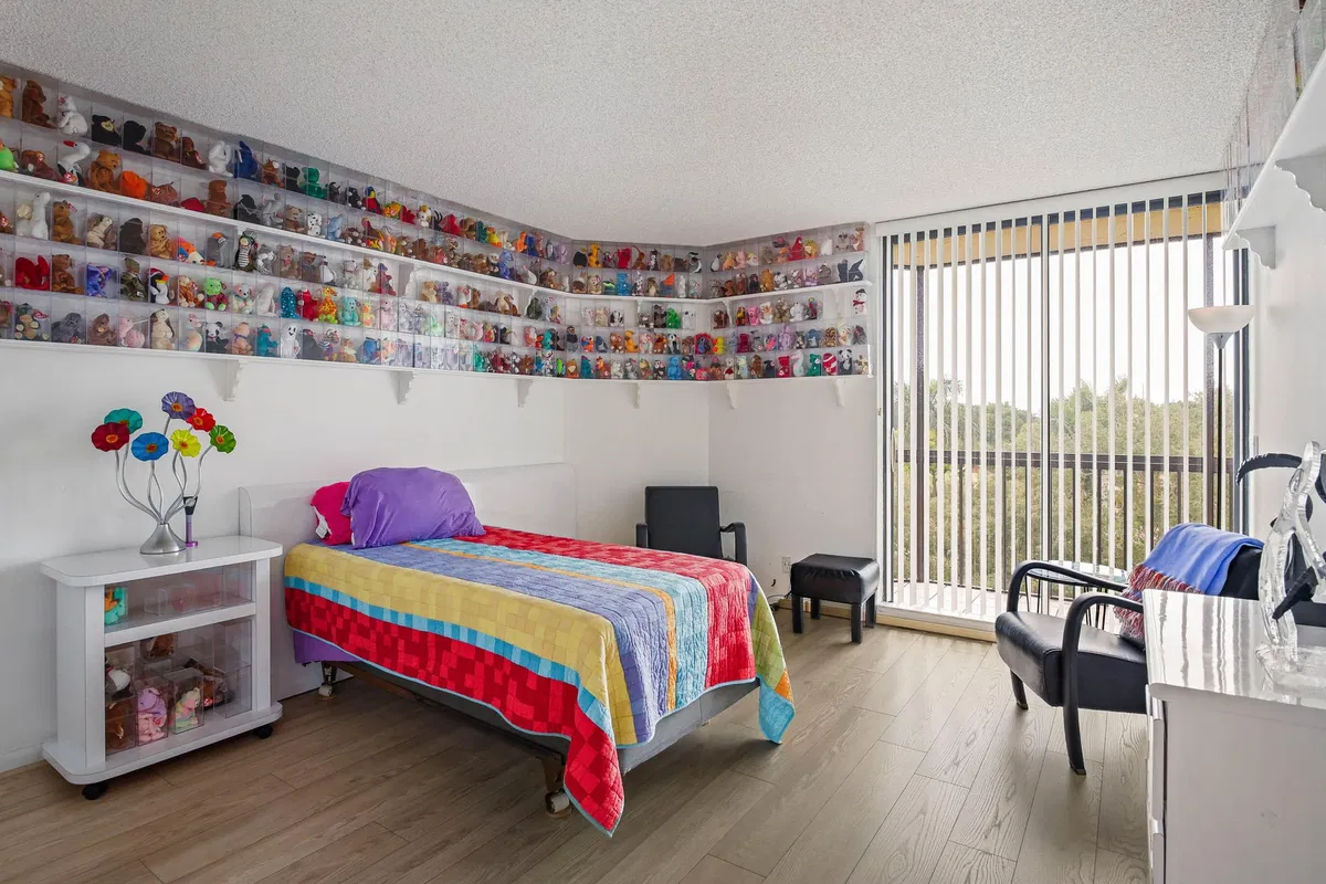  Unit 501 photo 31