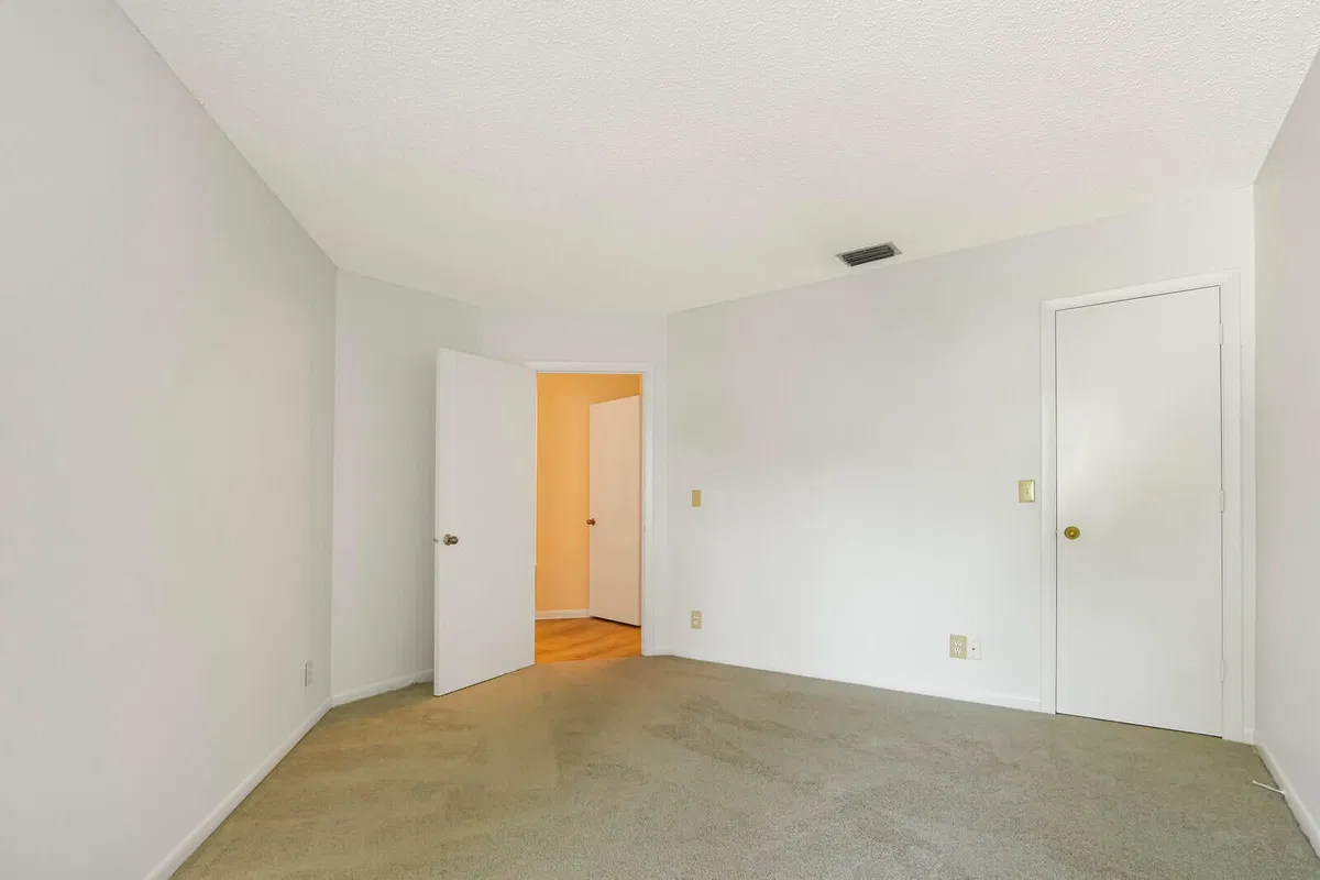 Residence photo 16