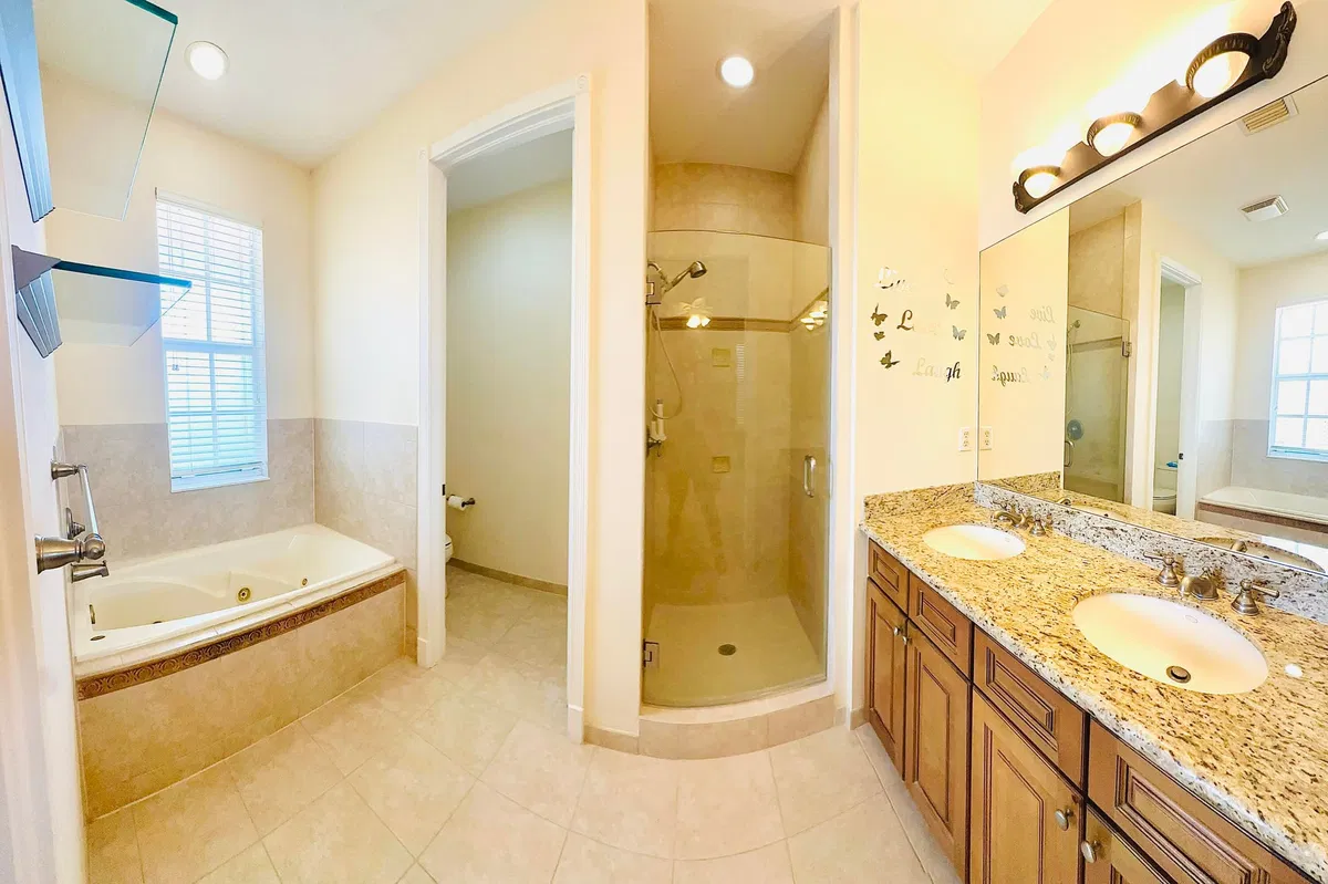Residence photo 16