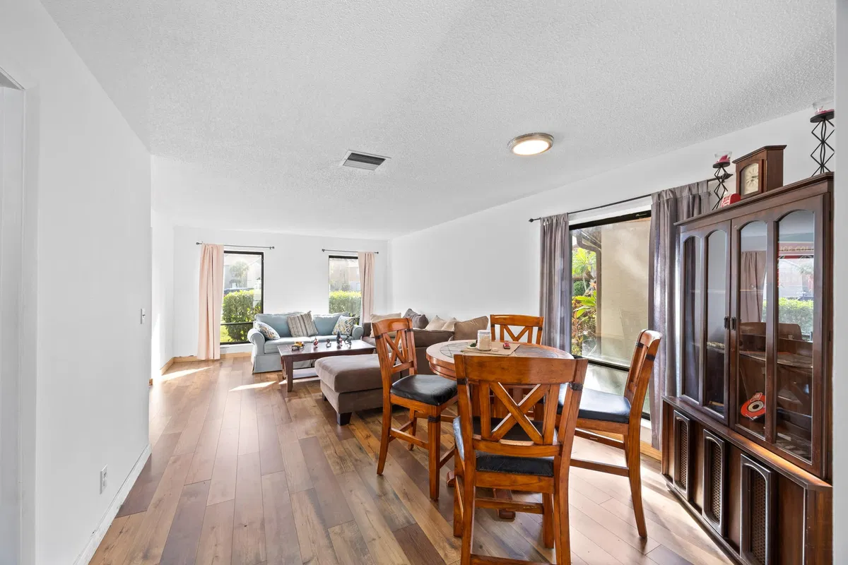 Residence photo 7