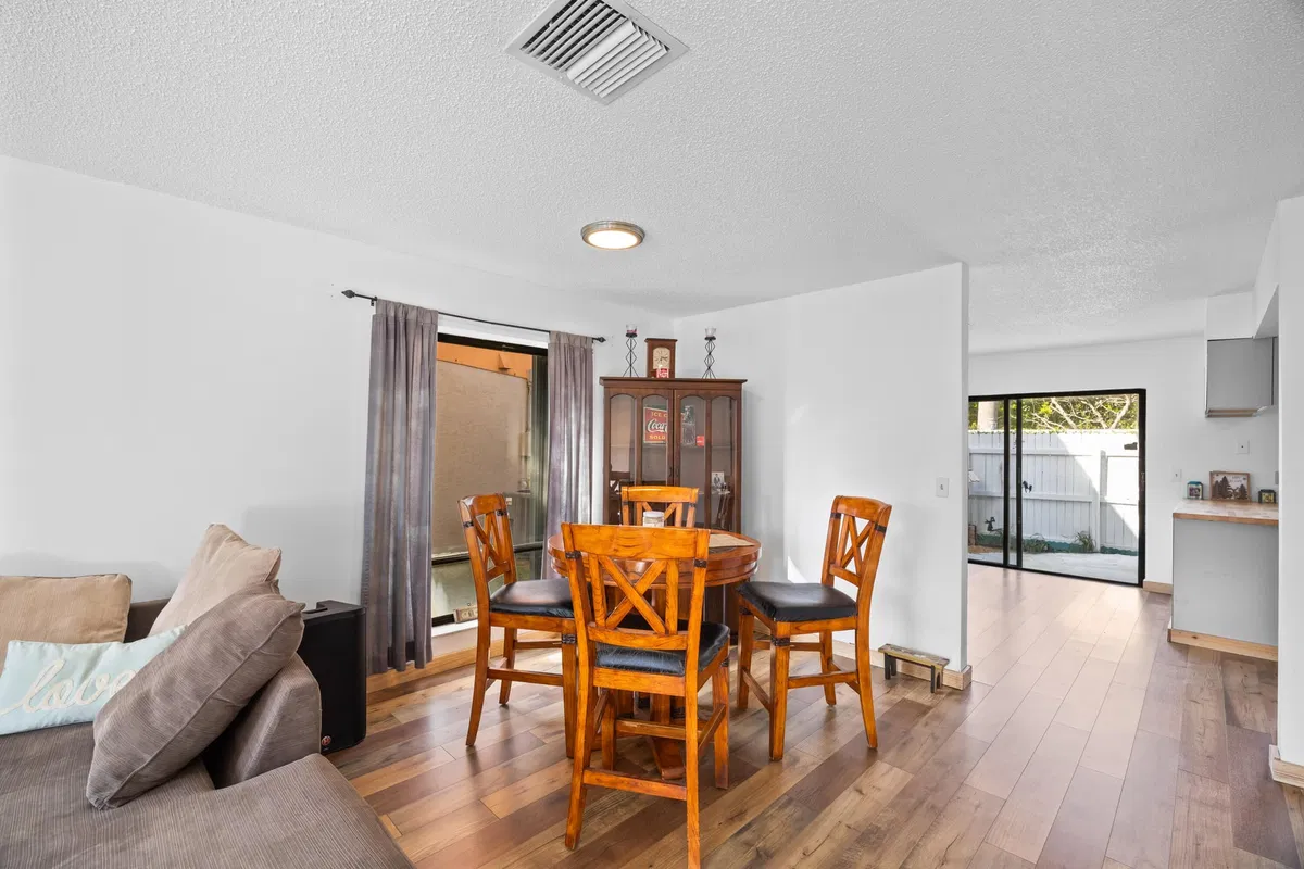 Residence photo 10