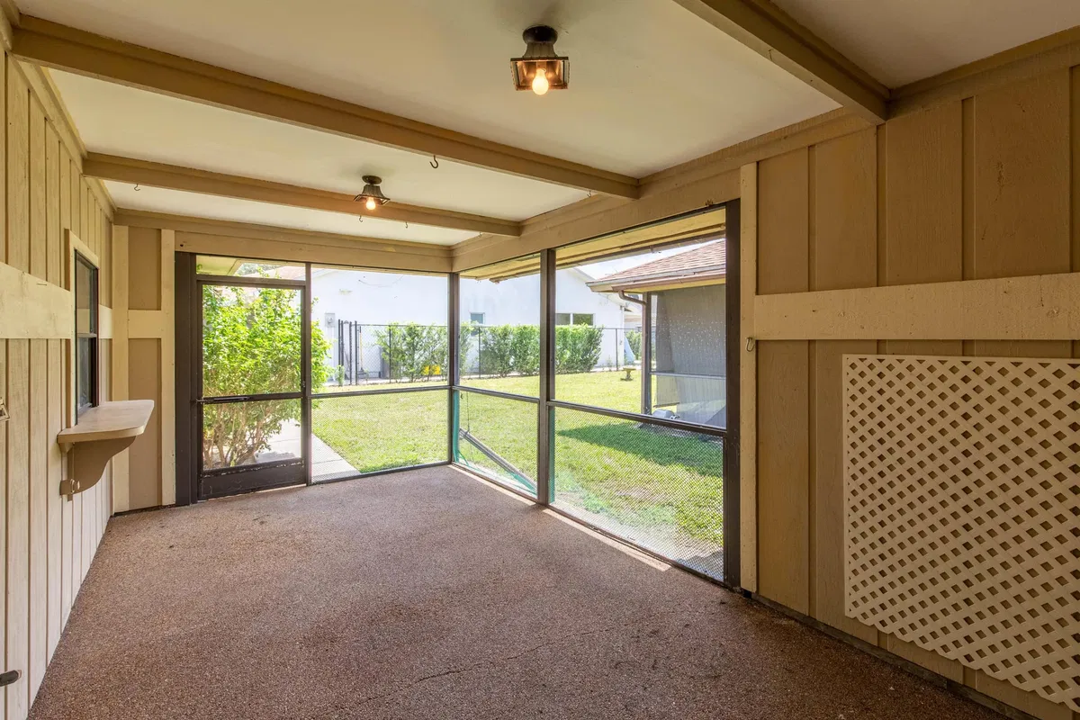  Residence photo 7