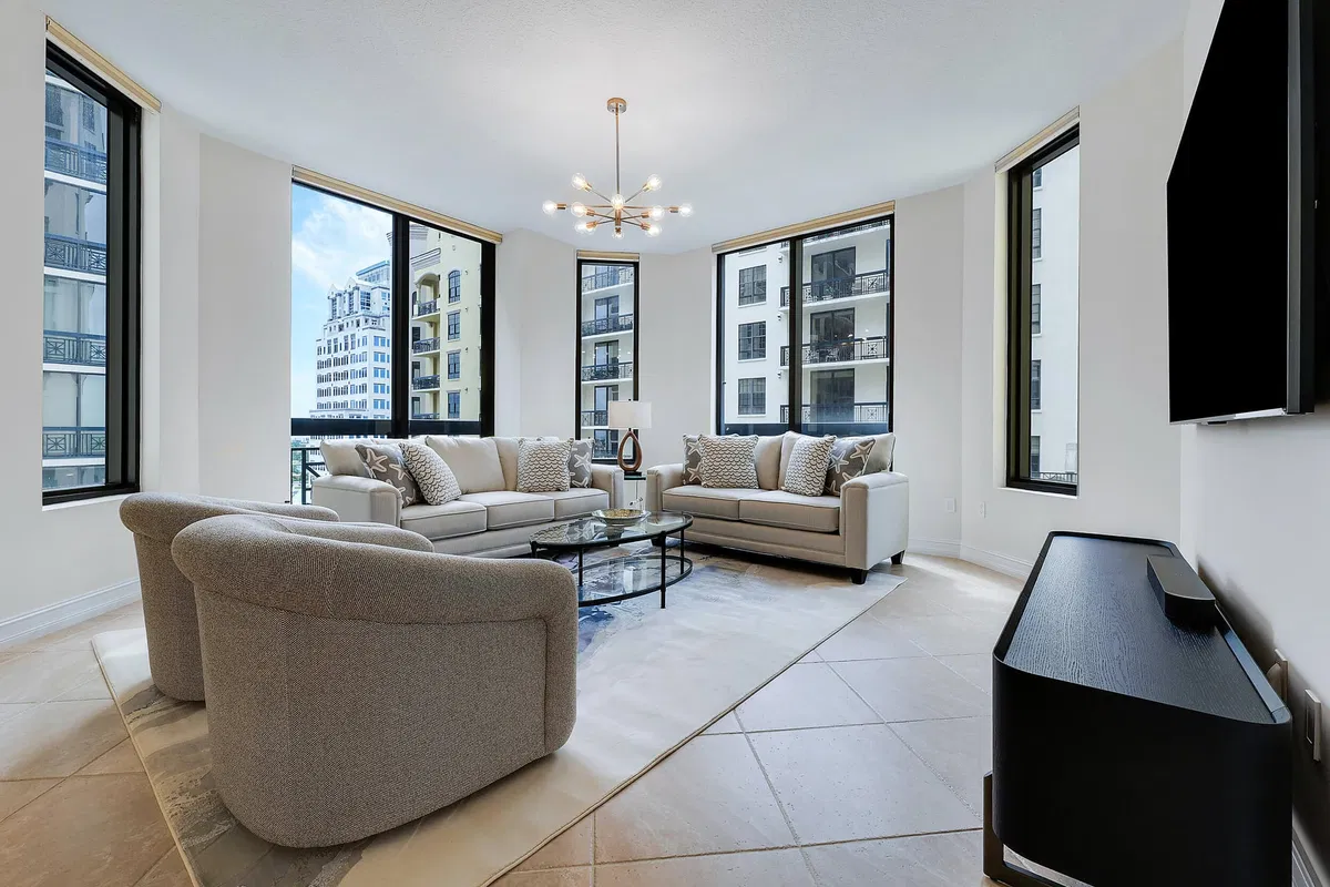 Two City Plaza Unit 1004
